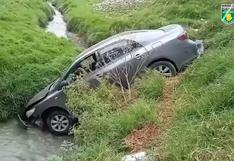 Huancayo: conductor cae con su automóvil al río Chilca y sobrevive de milagro | VIDEO