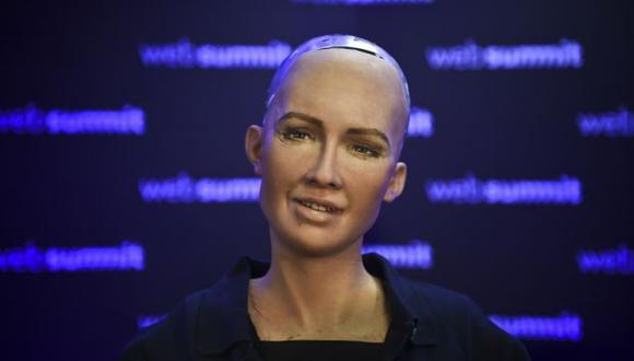 La robot Sophia fue creada en Hong Kong en 2015 y saltó a la fama mundial el 25 de octubre pasado cuando Arabia Saudí le concedió la nacionalidad. (Foto: AFP)