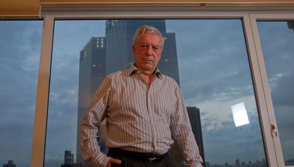 El escritor peruano Mario Vargas Llosa en su departamento en Manhattan en una foto tomada en octubre del 2010. Fue en esta locación en la que recibió la noticia del premio Nobel en 2010.  (Foto: Richard Hirano/El Comercio)