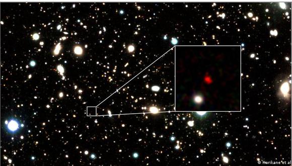 Ampliación de la imagen de la galaxia HD1, la más lejana conocida