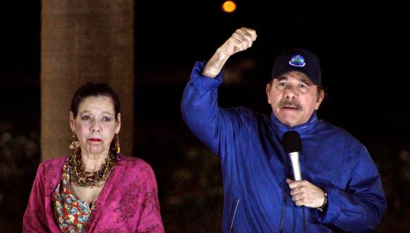 Daniel Ortega junto a su esposa Rosario Murillo. (Foto: AFP).