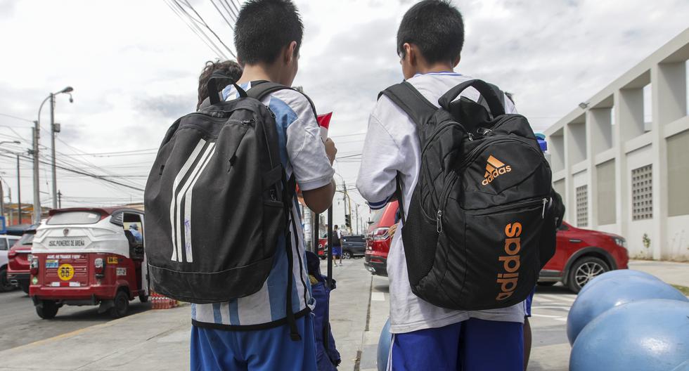 School backpacks double the recommended weight: 200 children a month suffer the consequences |  Statement |  Children |  Teenagers |  School children  Schools |  Health |  Peru