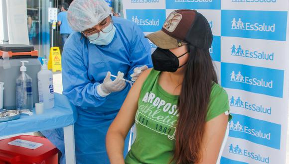 Desde el viernes 1 de abril funcionarán 11 vacunatorios contra el COVID-19 a cargo del Seguro Social de Salud. (Foto: Essalud)