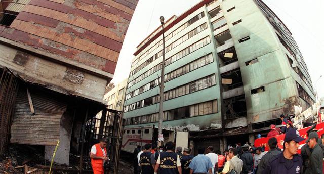 Luego del incendio los jirones Andahuaylas y Cusco lucían así. La imagen fue tomada el 30 de diciembre del 2001. (Foto: Dante Piaggio)