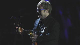 Elton John se llevó antorchas y gaviotas de oro y plata en Viña del Mar