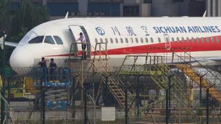 El copiloto que se salió por la ventana de un avión a 10.000 metros y sobrevivió