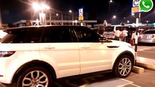 Mamá de Paolo Guerrero se estaciona en zona para discapacitados
