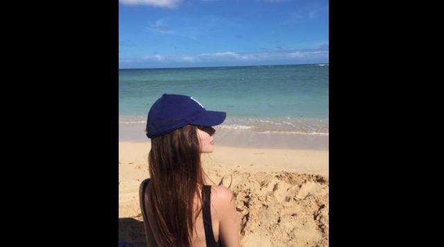 Aquí la vemos tomando disfrutando de un día de playa. (Foto: Instagram)