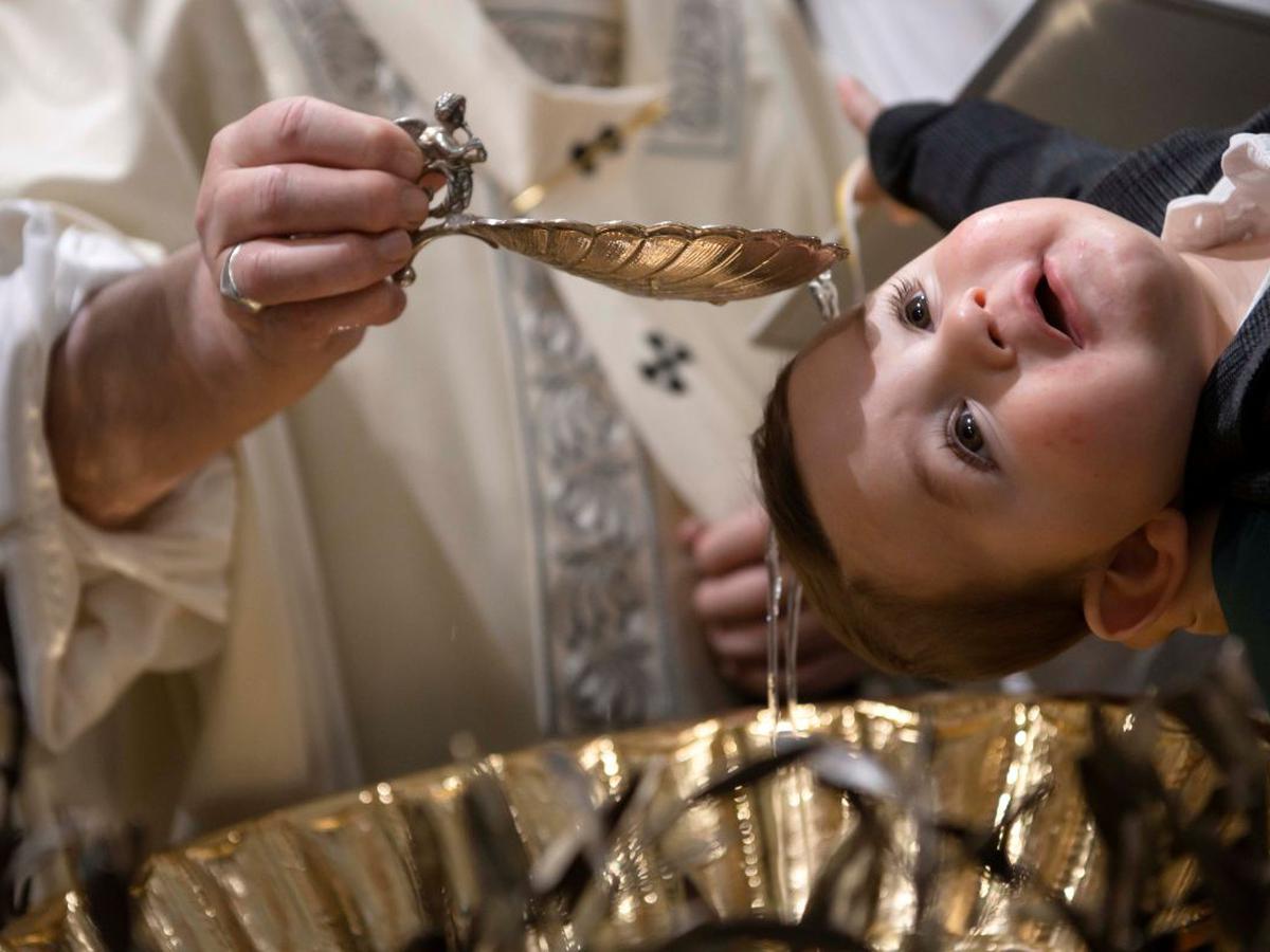 Ciudad del Vaticano, Papa Francisco bautizó a decenas de niños y resaltó  la importancia de hacerlo cuando son pequeños, FOTOS, nndc, MUNDO
