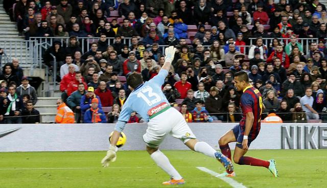 Alexis Sánchez se convirtió en el tercer chileno en la historia en anotar un 'hat-trick' en la Liga española [FOTOS] - 1