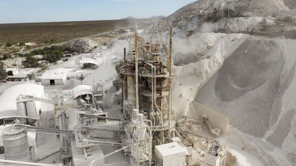 Las minas necesitan cal para estabilizar sus efluentes contaminantes. La escasez de este suministro pondría en riesgo muchas operaciones (Foto: Síalaminería.com).