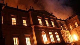 El fuego incontrolable que consume histórico museo deRío [VIDEOS]