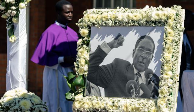 El expresidente de Zimbabue fue enterrado en su pueblo natal de Kutama. (Foto: AFP)