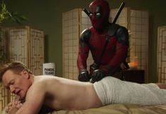 Deadpool da masajes a Conan O'Brien y le salva la vida | VIDEO