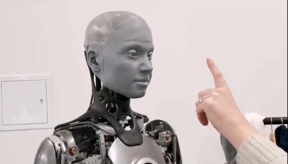 El robot puede reaccionar a estímulos cercanos, como si fuera un humano. (Imagen: tecnologiasbg / Instagram)