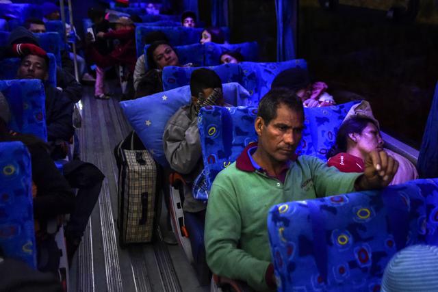 Cruzar tres países y tomar 13 buses, el precio por huir de Venezuela. Foto: AFP