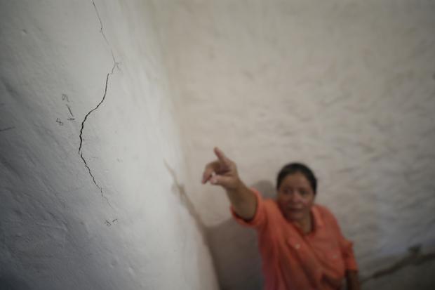 Las hermanas afirman haber sufrido de fisuras en sus paredes producto de la construcción (foto: Hugo Pérez).