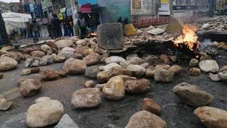 La Oroya: trabajadores de Doe Run bloquean la Carretera Central con piedras y llantas quemadas 