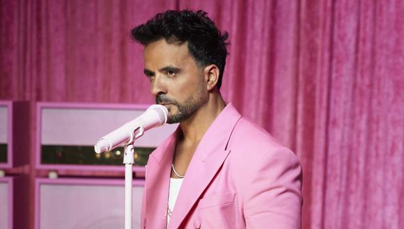 Luis Fonsi apuesta por el color rosa en el estreno de su nueva canción “Buenos Aires”. (Foto: Universal Music)