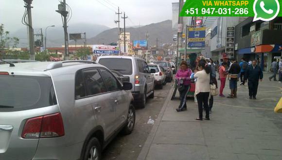 WhatsApp: paradero del Metropolitano obstaculizado por autos
