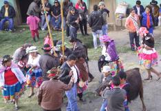 Perú: piden ubicar a sujetos que obligaron a niños a beber licor