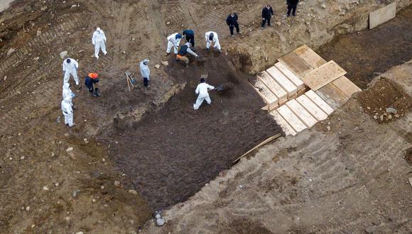 Coronavirus New York | Desde el 9 de marzo hasta este viernes, un total de 894 personas han sido enterradas en Hart Island, el mayor cementerio municipal de Estados Unidos, gestionado por el Departamento de Correcciones y que durante 150 años ha recibido los cuerpos que nadie reclama en la Gran Manzana. (Reuters).