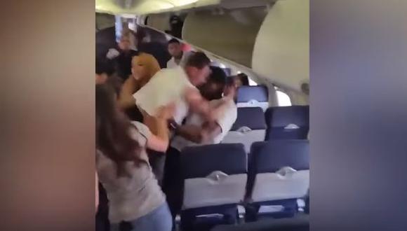 Un herido y agresor detenido deja nueva pelea en avión [VIDEO]