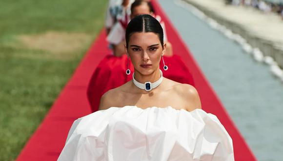 El desfile de la nueva colección de Jacquemus contó con la asistencia de celebridades como Victoria Beckham, Karol G, Eva Longoria, entre otras más.
(Foto: Vogue Runway)