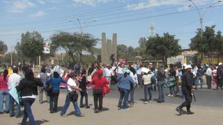 Ica: marcha de trabajadores públicos bloqueó tránsito en Panamericana Sur