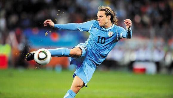 El uruguayo se coronó como máximo anotador de Sudáfrica 2010 con cinco tantos. (Foto: Difusión)