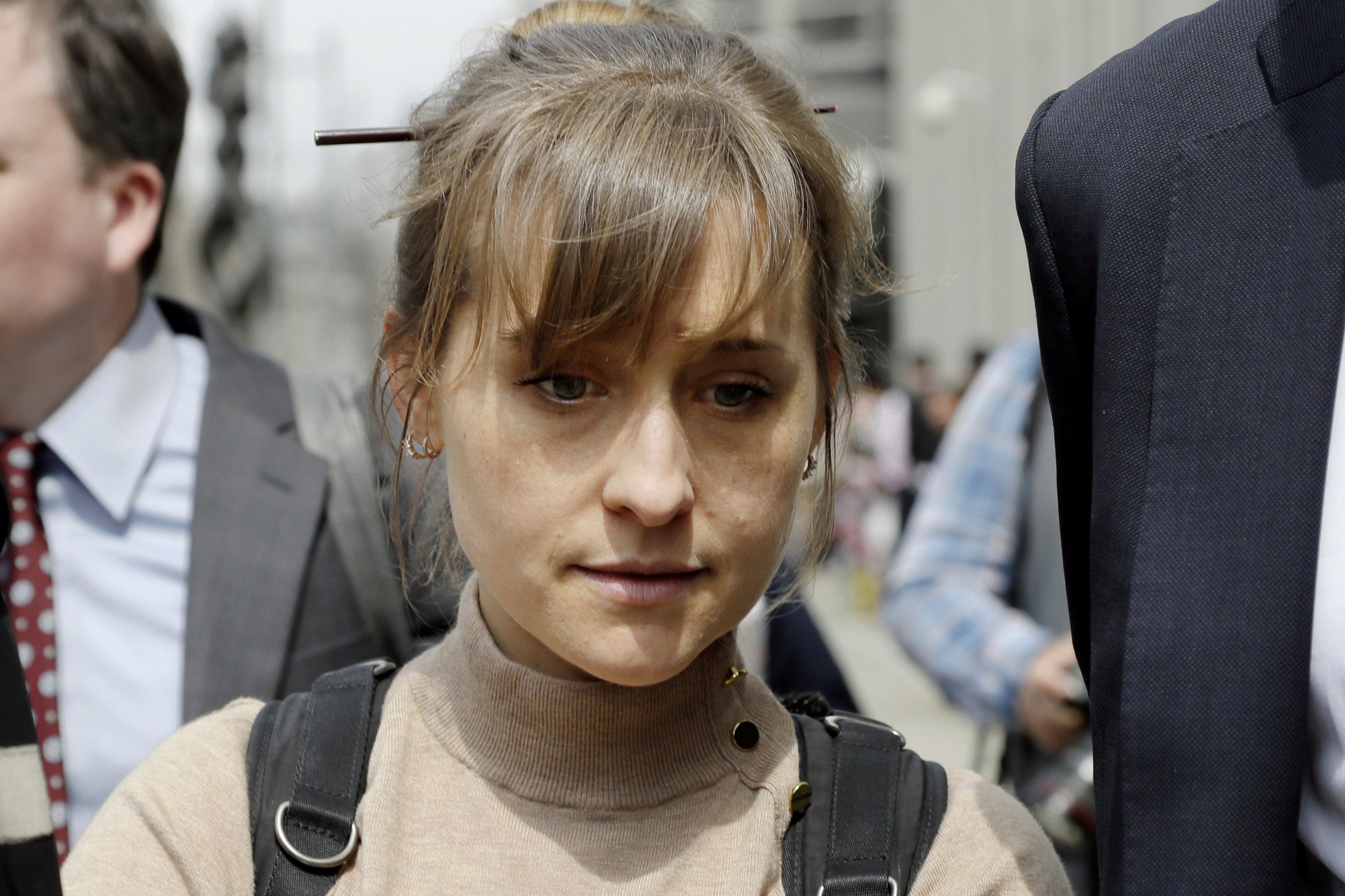 La actriz de televisión Allison Mack es otra de las acusadas en el proceso contra Keith Raniere. (AP).