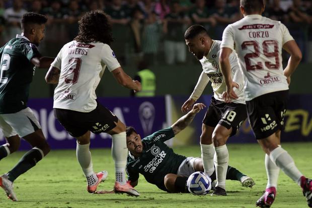 Universitario vs Goiás, Copa Sudamericana (Foto: AFP).
