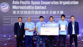 Estudiantes peruanos ocupan podio en Concurso Mundial de Microsatélites en China