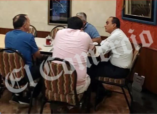 Reunión del exjefe de la Digimin, Martín Gonzales, el Mayor PNP, Martín Barco y otros en el local Café Britania.