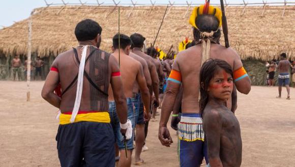 Los indígenas durante el encuentro que reunió a representantes de 14 grupos étnicos y cuatro reservas ribereñas en Menkragnoti, en el estado de Pará. Foto: LUCAS LANDAU/REDE XINGU+, via BBC Mundo