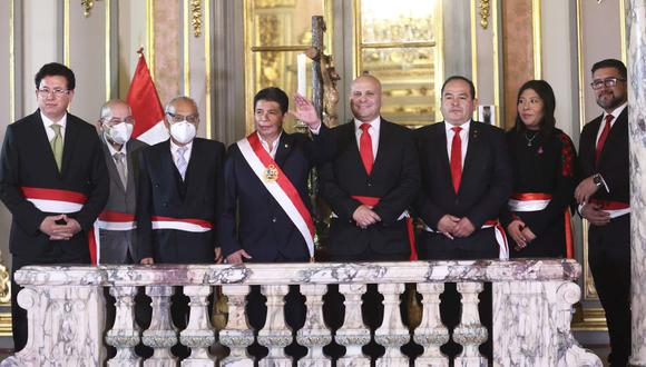 Aníbal Castillo ratifica a Aníbal Torres  y hace cambios en seis ministerios. Foto: Presidencia.
