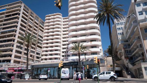 España: El Hotel Palma Bellver, el hotel covid-19 donde se alojan algunos de los estudiantes que visitaron Mallorca en viaje de estudios y que han tenido contacto con positivos de coronavirus. (EFE/ Cati Cladera).