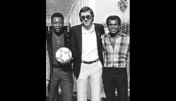 Teófilo Cubillas junto a otro gran exponente de la historia de fútbol, el brasileño Pelé. (Internet)