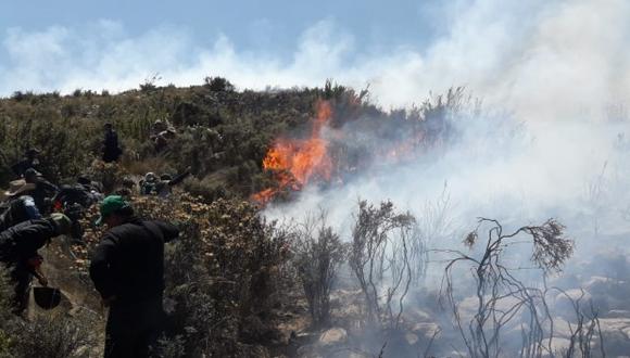 Según el Instituto de Defensa Civil (Indeci) más del 90% de los incendios han sido originados por la quema de vegetación y pastos naturales para fines agrícolas (Foto: Zenaida Condori)