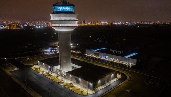 LAP acaba de entregar la primera fase de la ampliación del aeropuerto, que consiste en la nueva torre de control y la segunda pista de aterrizaje. Falta el nuevo terminal, que debe entregar en enero del 2025.