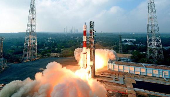 El cohete, con un peso total de 1.323 kilogramos, contenía 31 satélites entre los que destaca el de origen indio, de la serie Cartosat-2. (Foto: EFE)