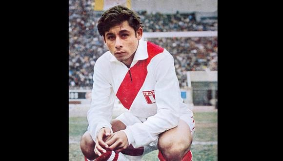 1969, LOS AÑOS DE ORO: la mejor generación de jugadores que vio Perú usaba esta camiseta, de la marca Player, que contaba con una franja bastante ancha y un cuello en V cerrado por un botón. (FOTO: Archivo histórico El Comercio)