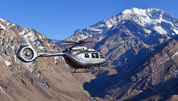 Un helicóptero llega por primera vez a la cima del Aconcagua y marca récord. (EFE).