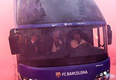 Hinchas de Barcelona lanzan objetos al bus de su equipo pensando que era del PSG | VIDEO