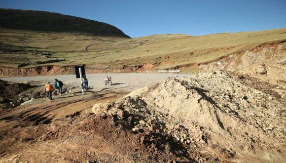 Entre los acuerdos est&aacute; el pago a las comunidades de S/25 por m2 en los terrenos que atraviesa la v&iacute;a. (Foto: Rolly Reyna)