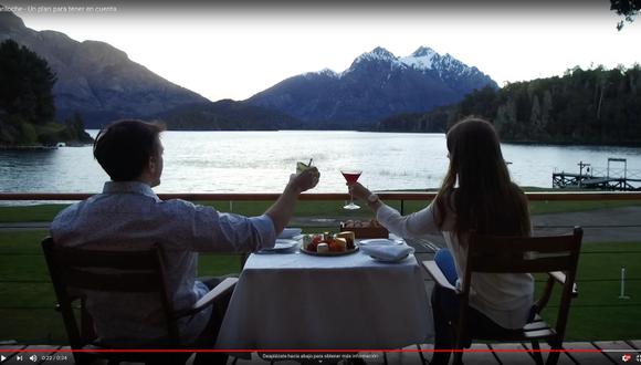 Durante la Semana Santa, muchos lugareños acostumbran relajarse con un vino y quesos frente al lago Mascardi. / Foto: oficina de turismo de San Carlos de Bariloche .