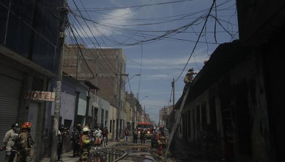 El incendió requirió de seis unidades de bomberos. (Fotos: José Rojas Bashe / @photo.gec)