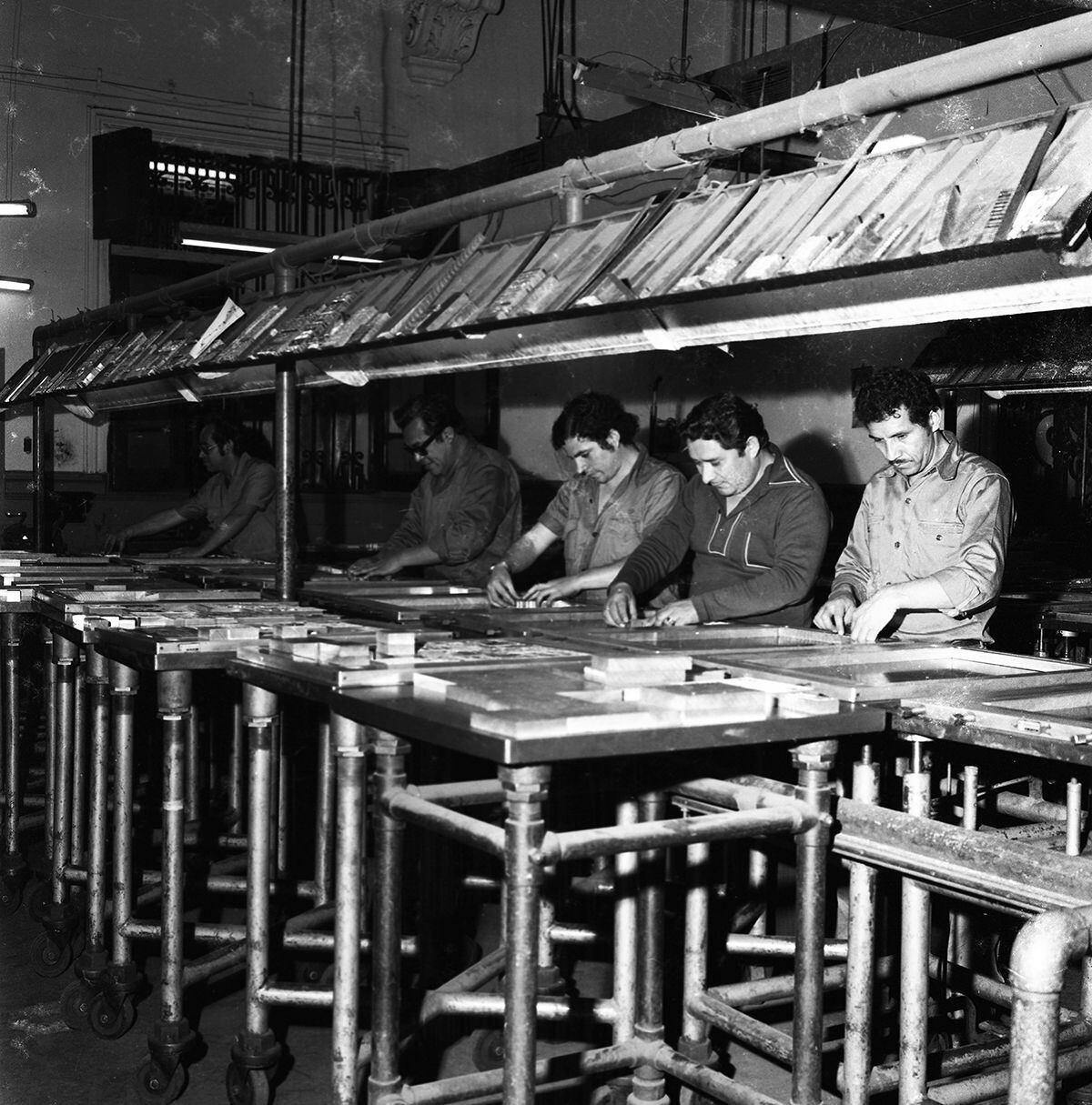 Otra imagen del antiguo taller de Armadura de El Comercio, que trabajaba codo acodo con los linotipistas. (Foto: GEC Archivo Histórico)  