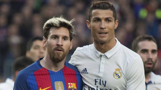 Lionel Messi y Cristiano Ronaldo lideran la histórica tabla. Lo curioso es que ninguno estará en el Camp Nou para ampliar la data. Uno se marchó a Italia y el otro se lesionó el brazo. (Foto: AFP)