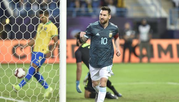 Lionel Messi le dio el triunfo a Argentina contra Brasil en el King Fahd Stadium de Riyadh, Arabia Saudita. (Foto: AP)